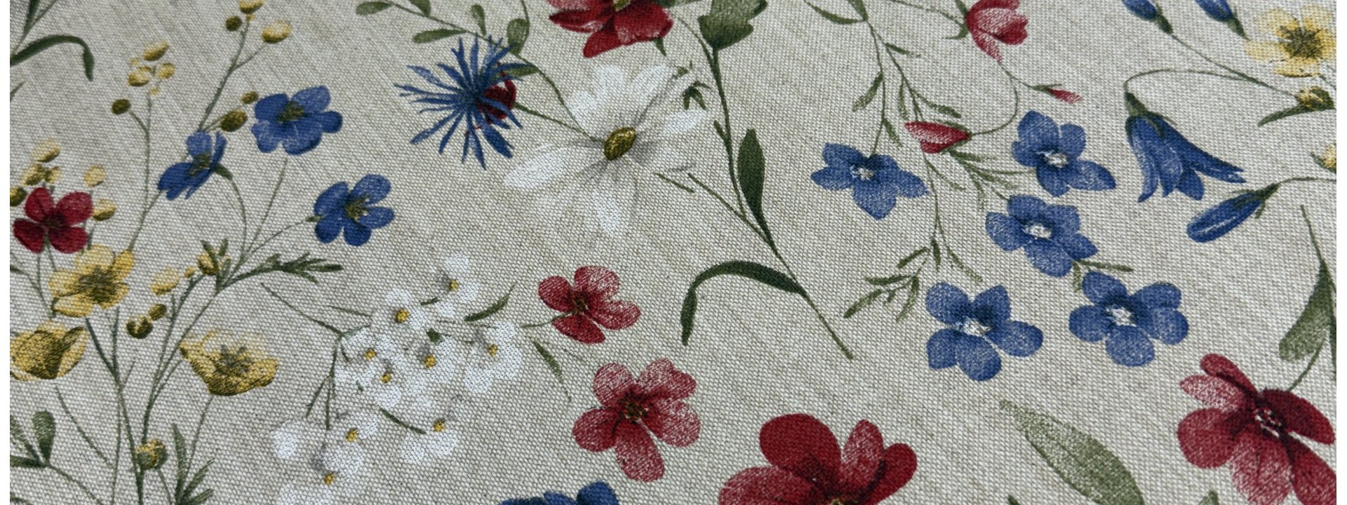 Nytt i butiken, Inredningstyg med sommarblommor.