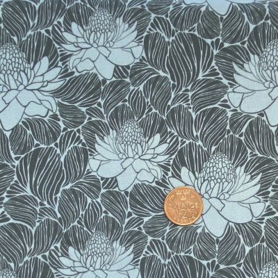 blommigttyg-ljusblablomma-kvilttyg