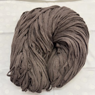 Lyxtrasa mörkbrun, färg 55 på härva.