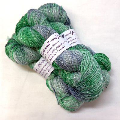 garnmedpaljetter-merinogarn-handfargat