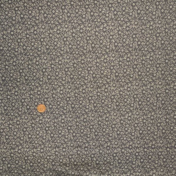 4105, Vitt motiv på mörkgrå bakgrund, tygbredd 110 cm