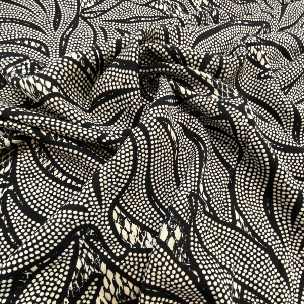 MT 10, 100% Viscose med tryckt motiv.