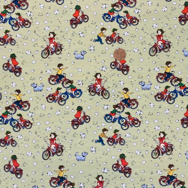 018, Lotta cyklar, tygbredd ca 150 cm.