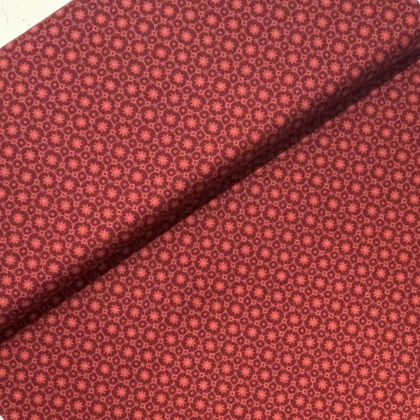 1714, bränd röd med litet motiv i ljusare röd. Tygbredd 110 cm.