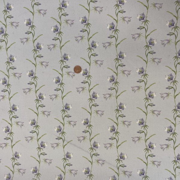 10134, Gardintyg Blåklocka, tygbredd 150 cm.