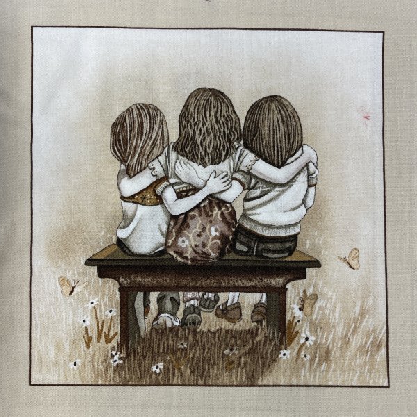 1579, tygbredd 110 cm, lekande barn. Tyget säljs i rapporter.