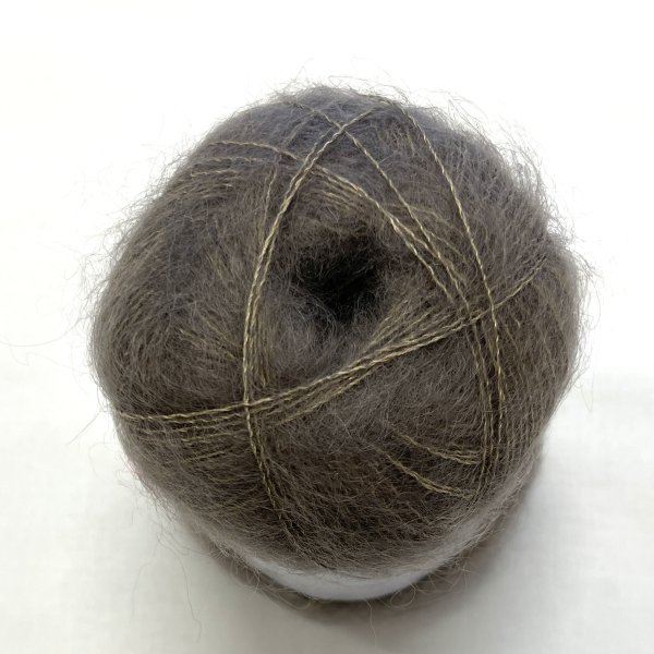 Tilia f. 354 beige, 70% Kidmohair, 30% silke 210m/25g nystan.