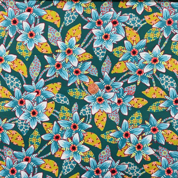 2218, turkosa tropiska blommor. Tygbredd 110 cm.