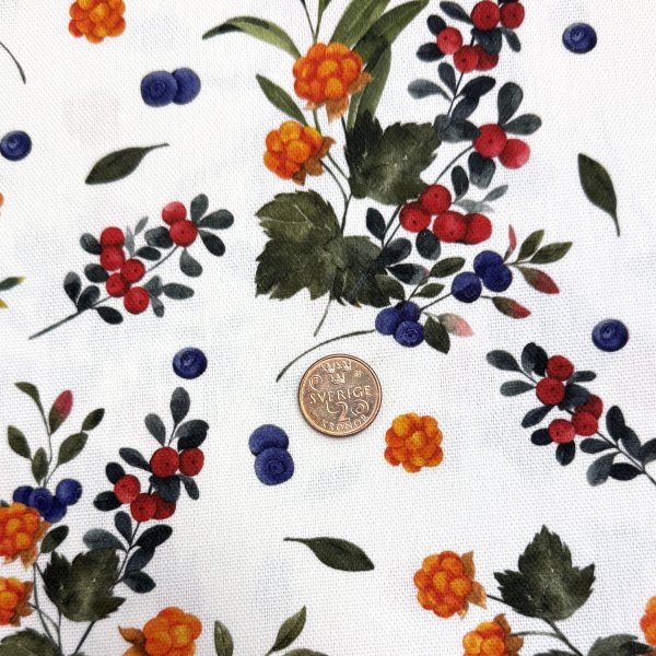10165, gardintyg på metervara med sommarens bär.