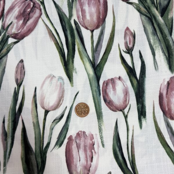 gardintyg-metervara-tulpaner-inredningstyg