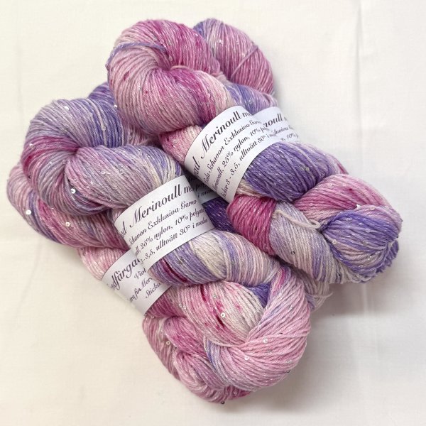 handfargatgarn-merinogarn-garnmedpaljetter
